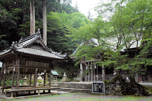 大川神社　境内