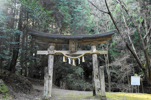 六柱神社の社頭