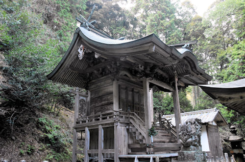 六柱神社の本殿