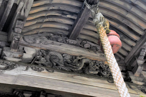 六柱神社の向拝彫刻