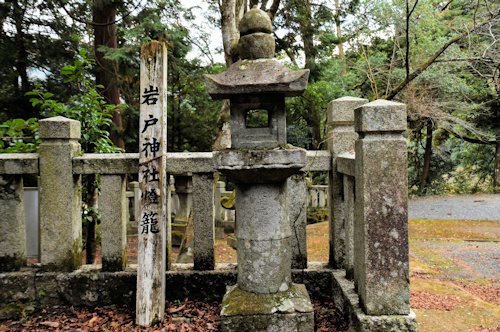 岩戸神社　石灯籠
